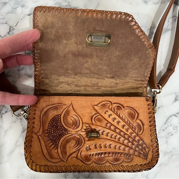Vintage 70’s hand tooled embossed leather floral tan brown clutch crossbody bag - Picture 7 of 9
